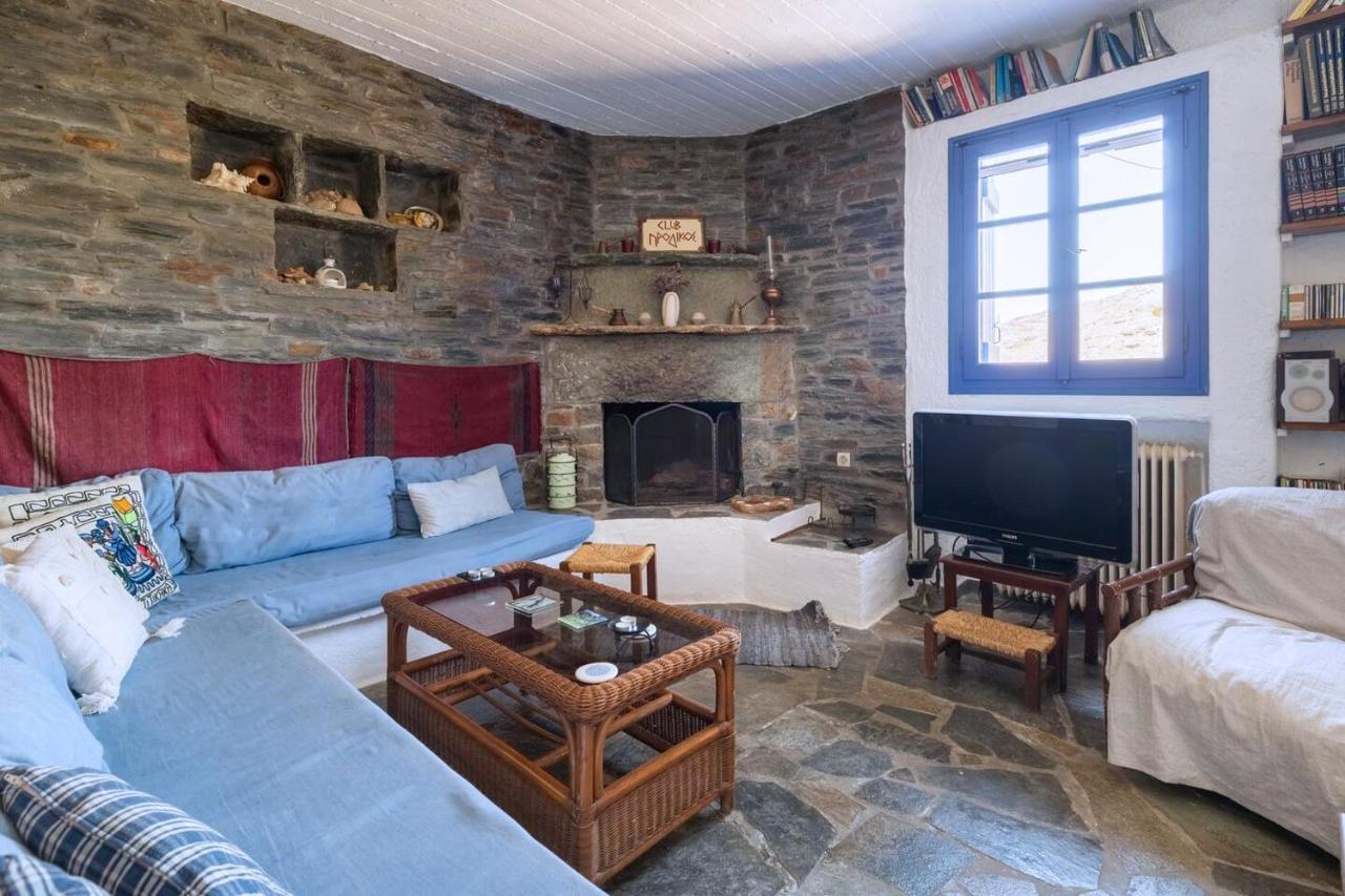 Traditional Village House On Kea Milopotamos  Exterior photo